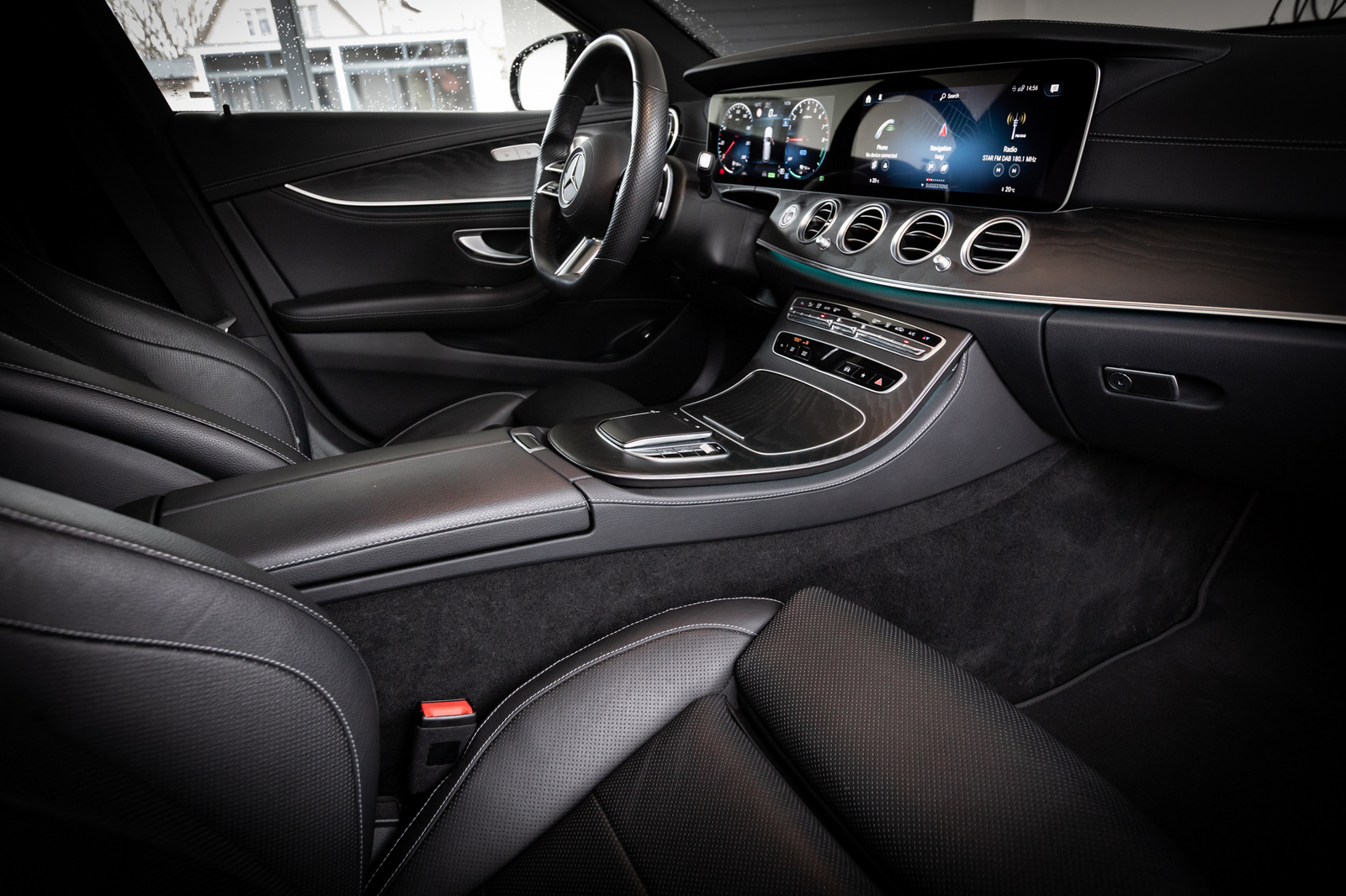 Mercedes-Benz E 300 AMG 2022, photo 6/17