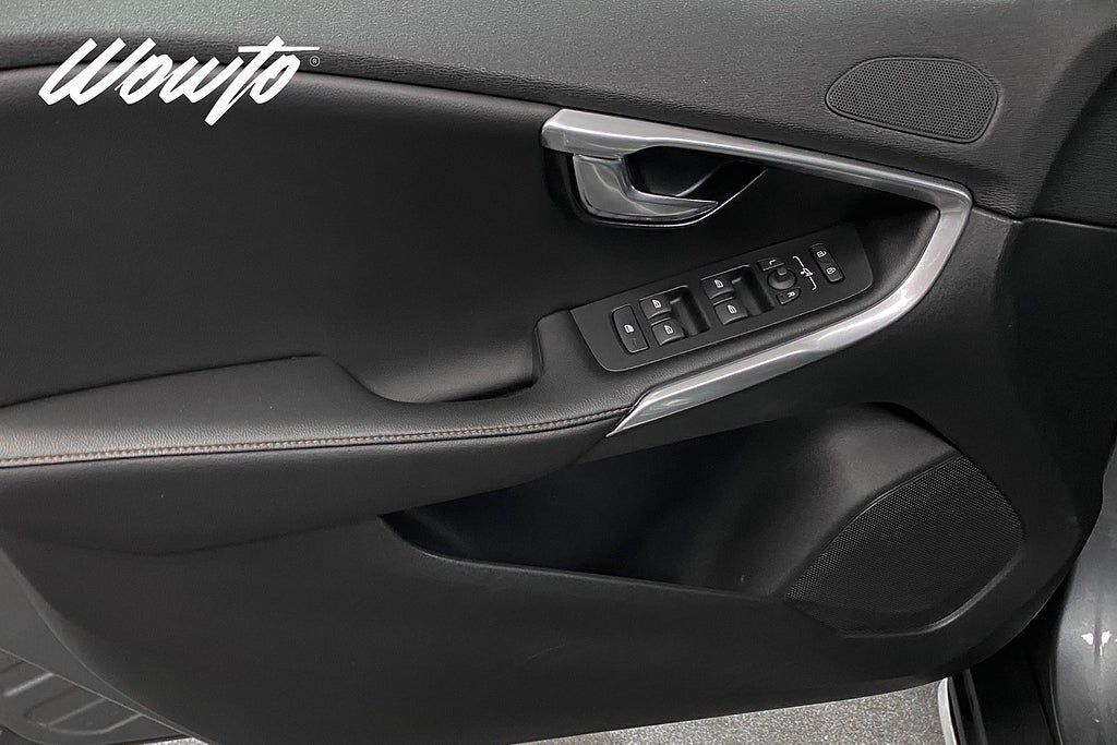 Volvo V40 Cross Country 2019, photo 7/21