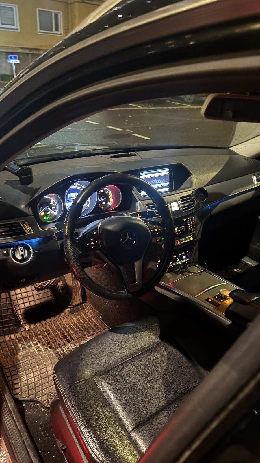 Mercedes-Benz E 200 2014, kuva 4/8