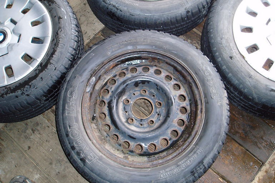 Used alloy wheel+studless winter tire 185/65R15,