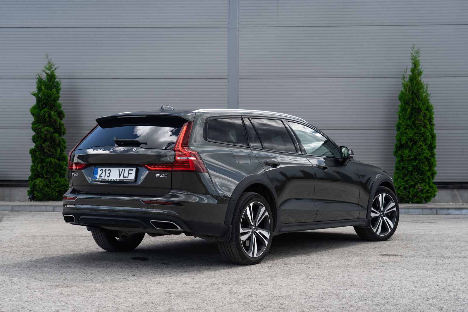 Volvo V60 Cross Country 2021, photo 6/25