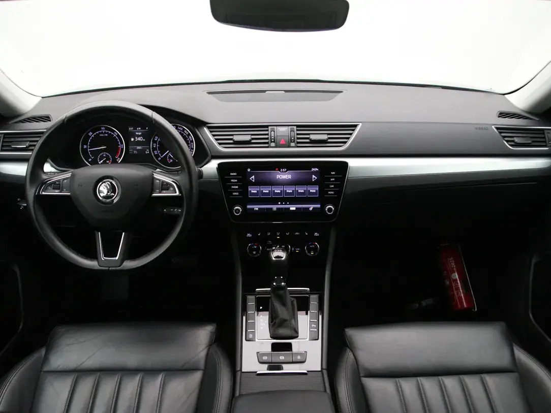 Škoda Superb 2019, photo 2/36