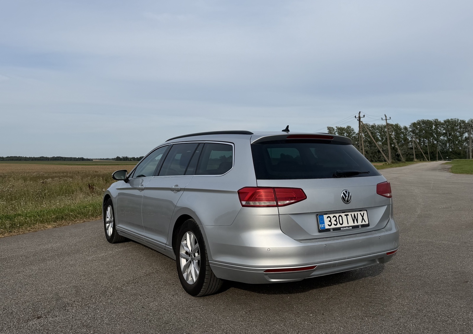 Volkswagen Passat 2016, photo 3/6