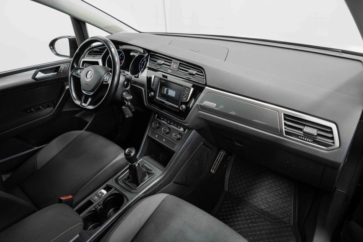Volkswagen Touran 2016, photo 7/10