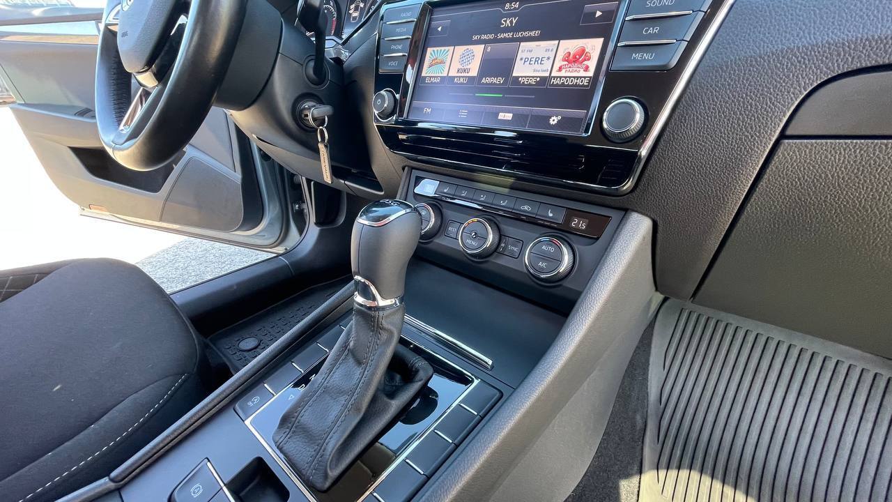 Škoda Superb MK3 2017, photo 6/9