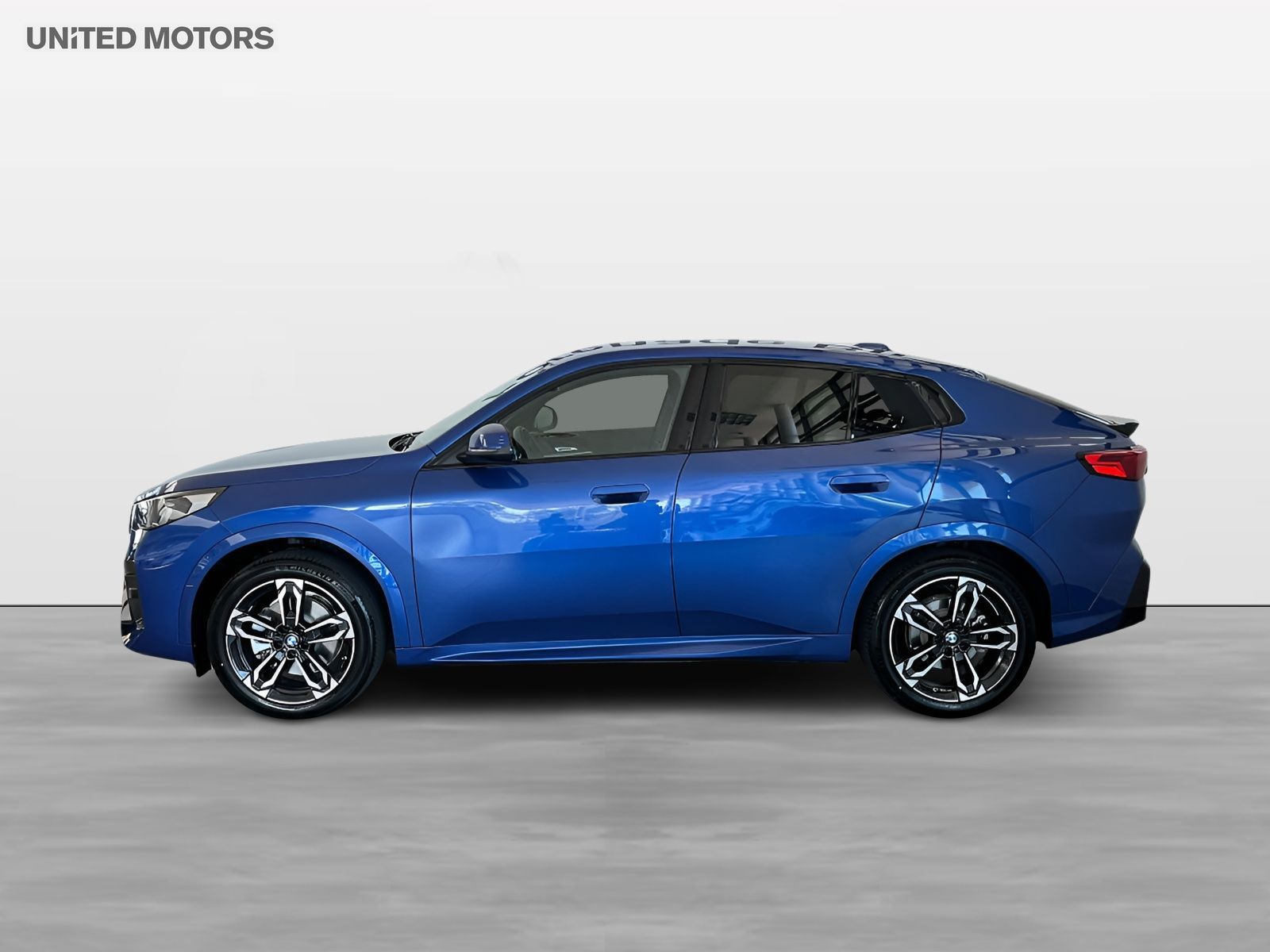 BMW iX2 2025, photo 3/19