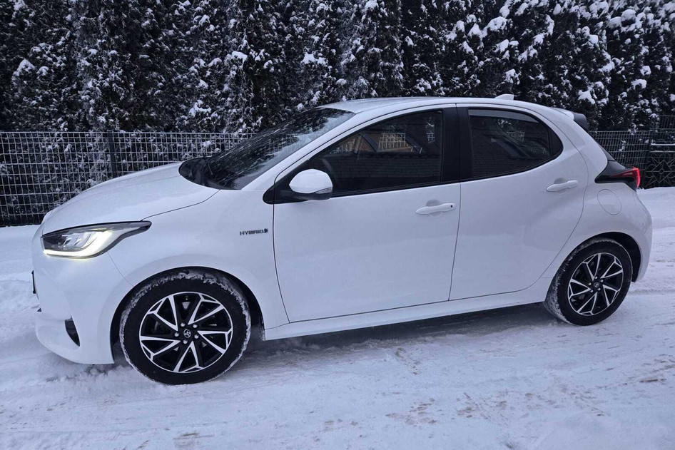 Toyota Yaris, 2020, hybrid (petrol/electric), automatic, front-wheel drive