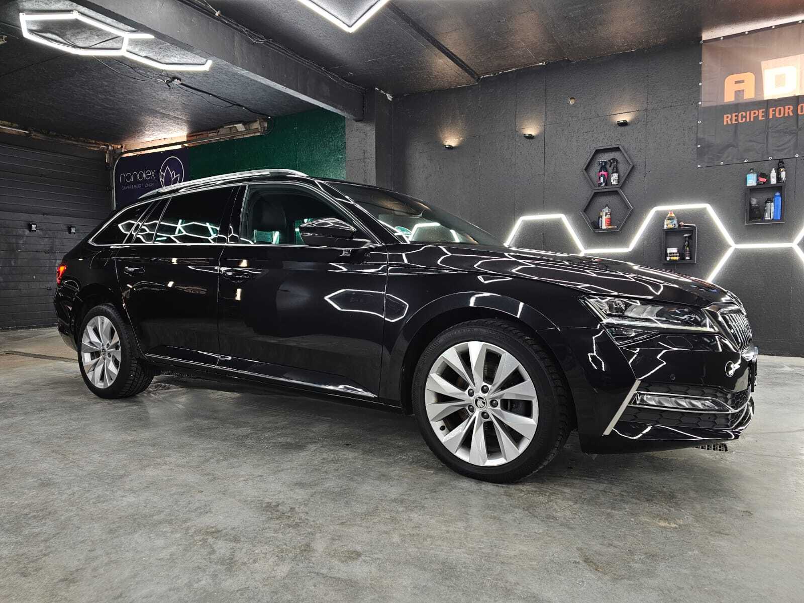 Škoda Superb 2021, photo 2/10