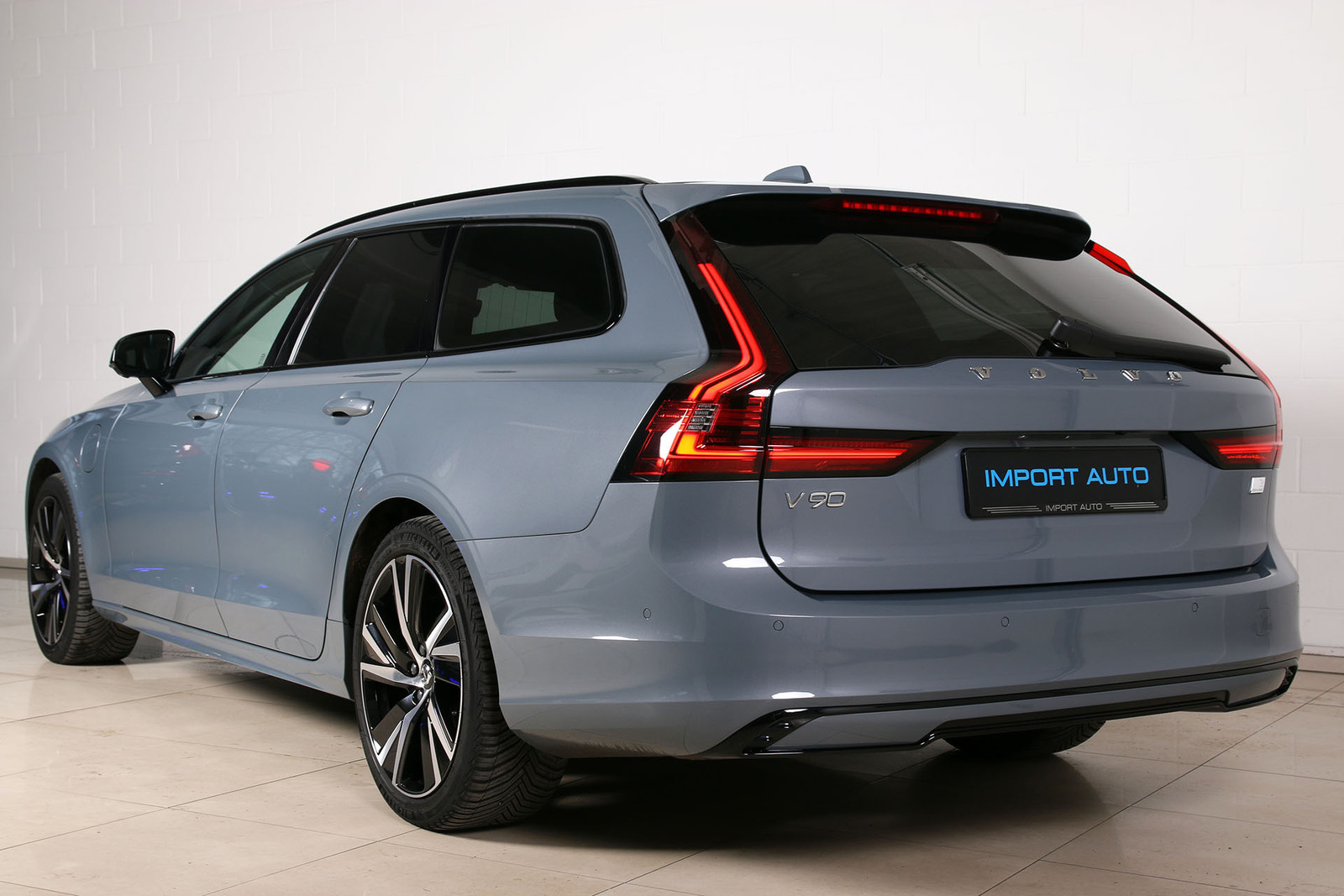 Volvo V90 2023, photo 4/10