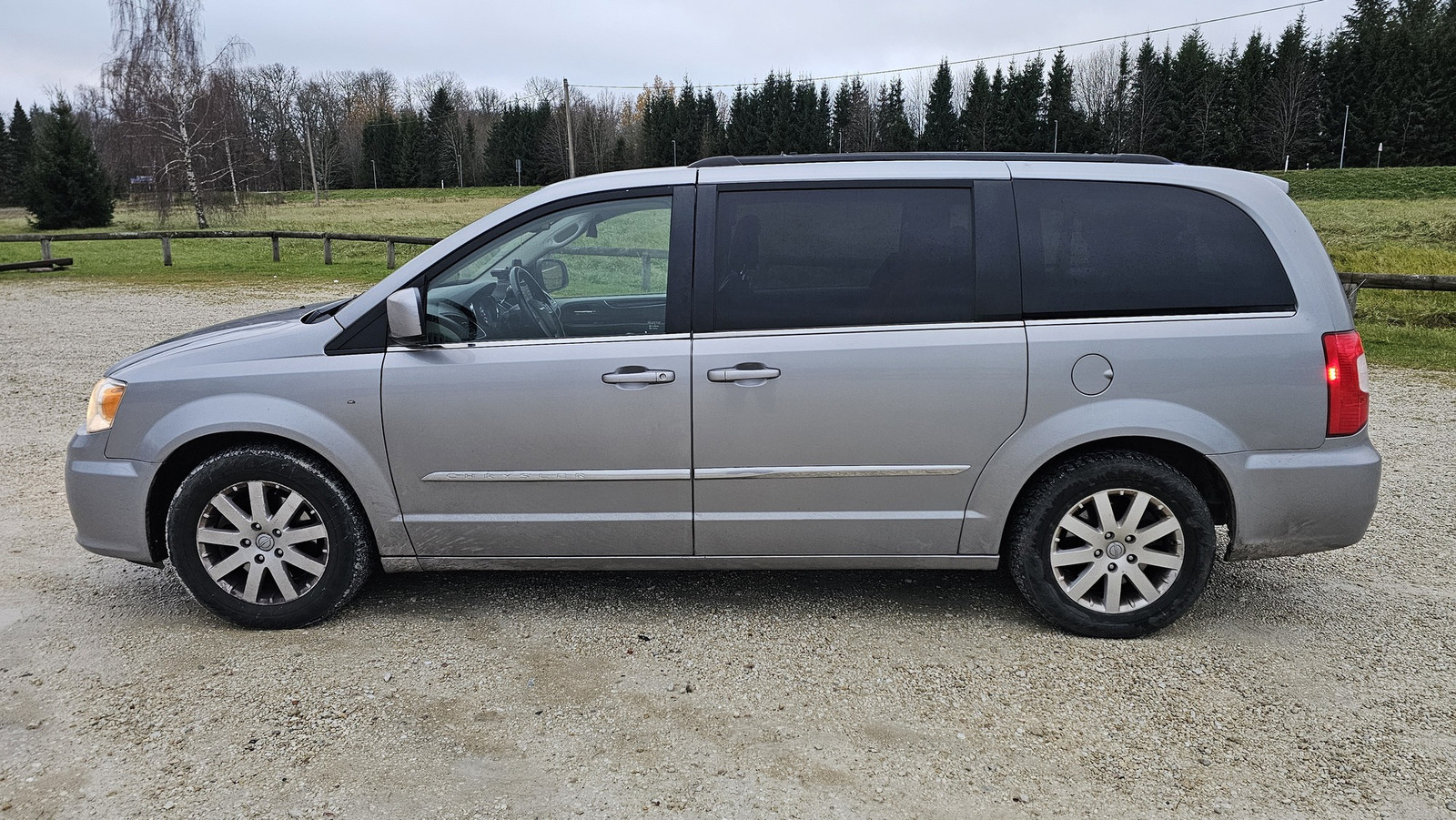 Chrysler Town & Country 2014, photo 4/10
