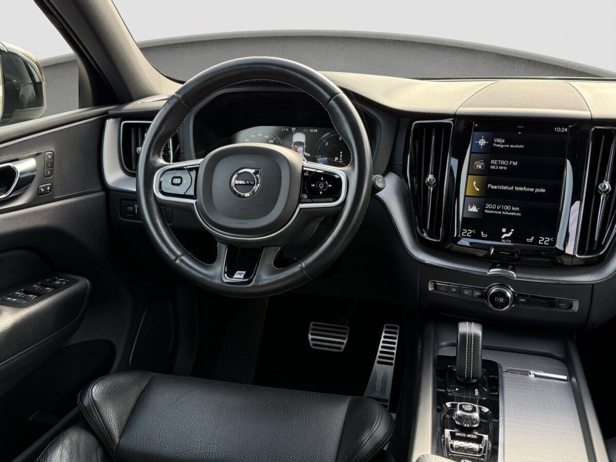 Volvo XC60 2020, photo 7/22