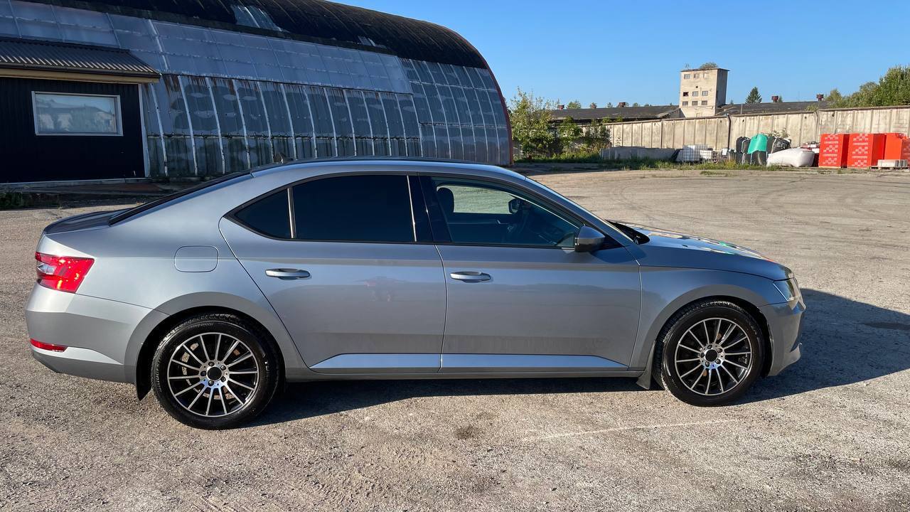 Škoda Superb MK3 2017, photo 3/9