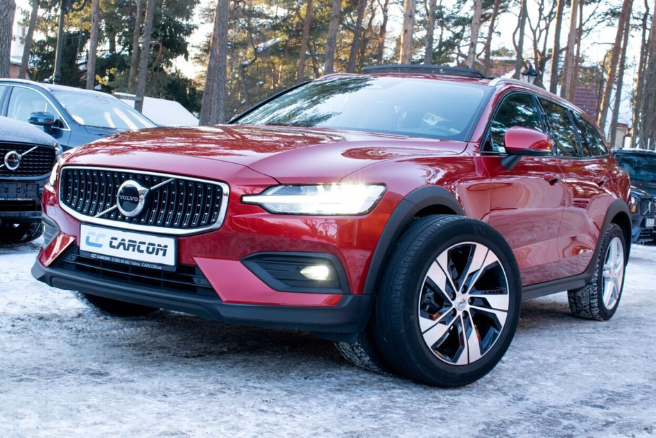 Volvo V60 Cross Country, 2022, 2.0, 145 kW, hybrid (diesel/electric), automatic, four-wheel drive