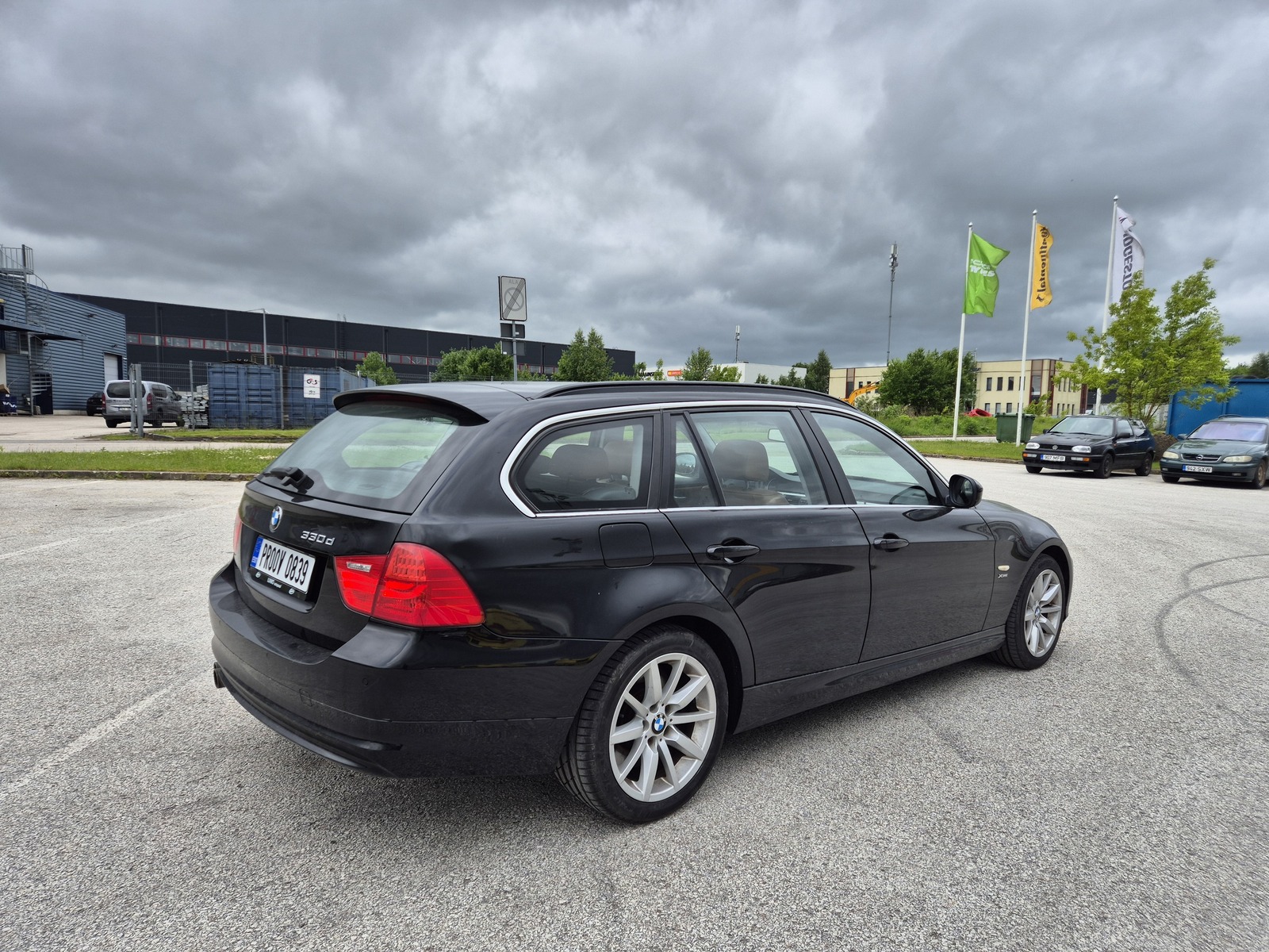 BMW 330 2010, photo 6/11