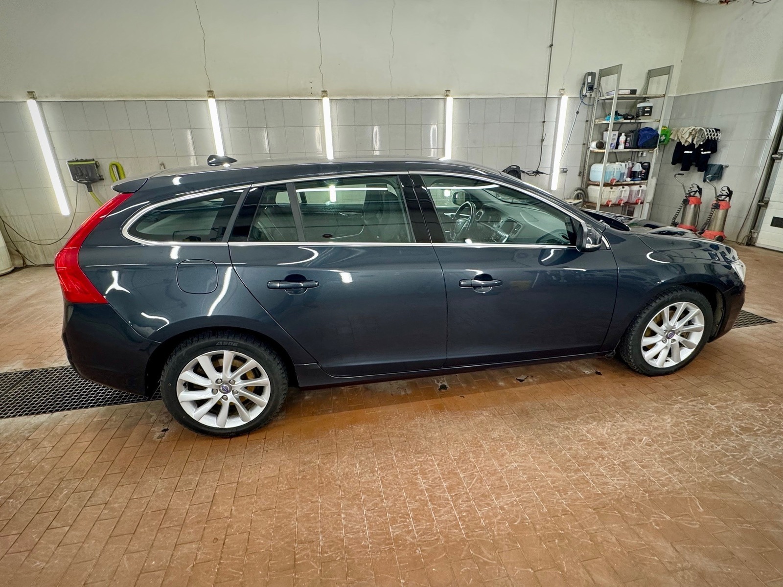 Volvo V60 D4 2014, photo 6/25