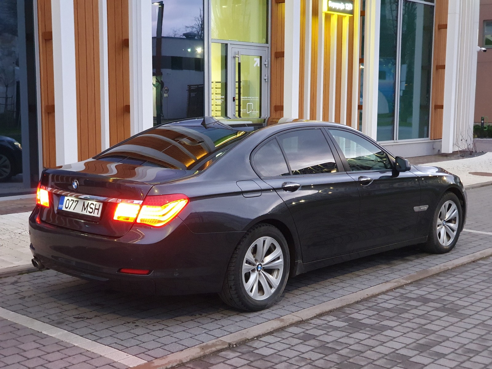 BMW 730 2009, photo 5/14