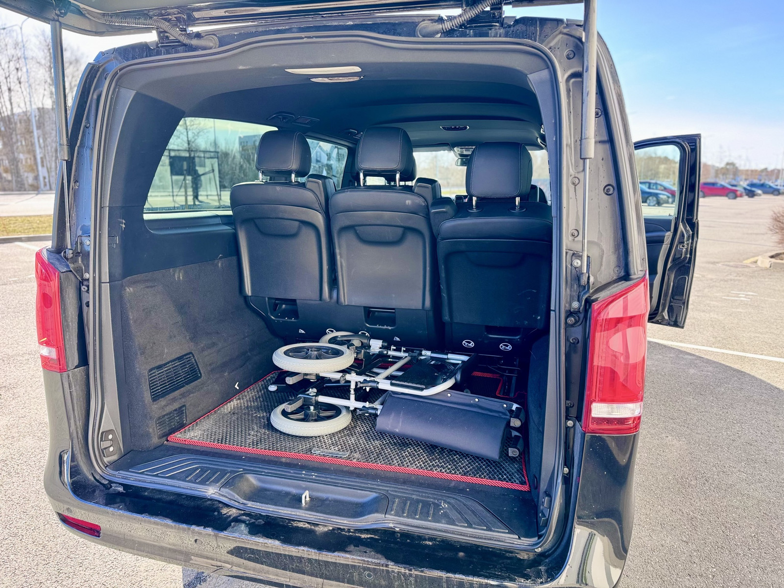 Mercedes-Benz V 250 2023, kuva 4/10