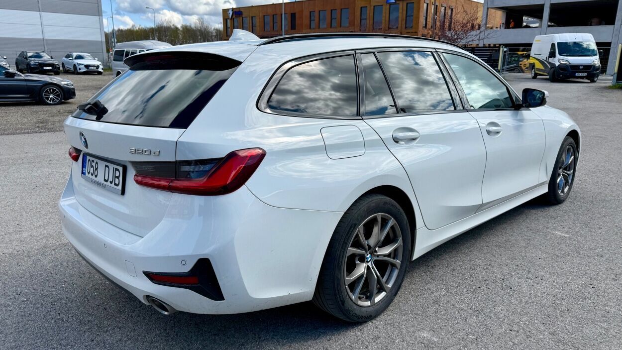 BMW 320 2019, photo 6/10