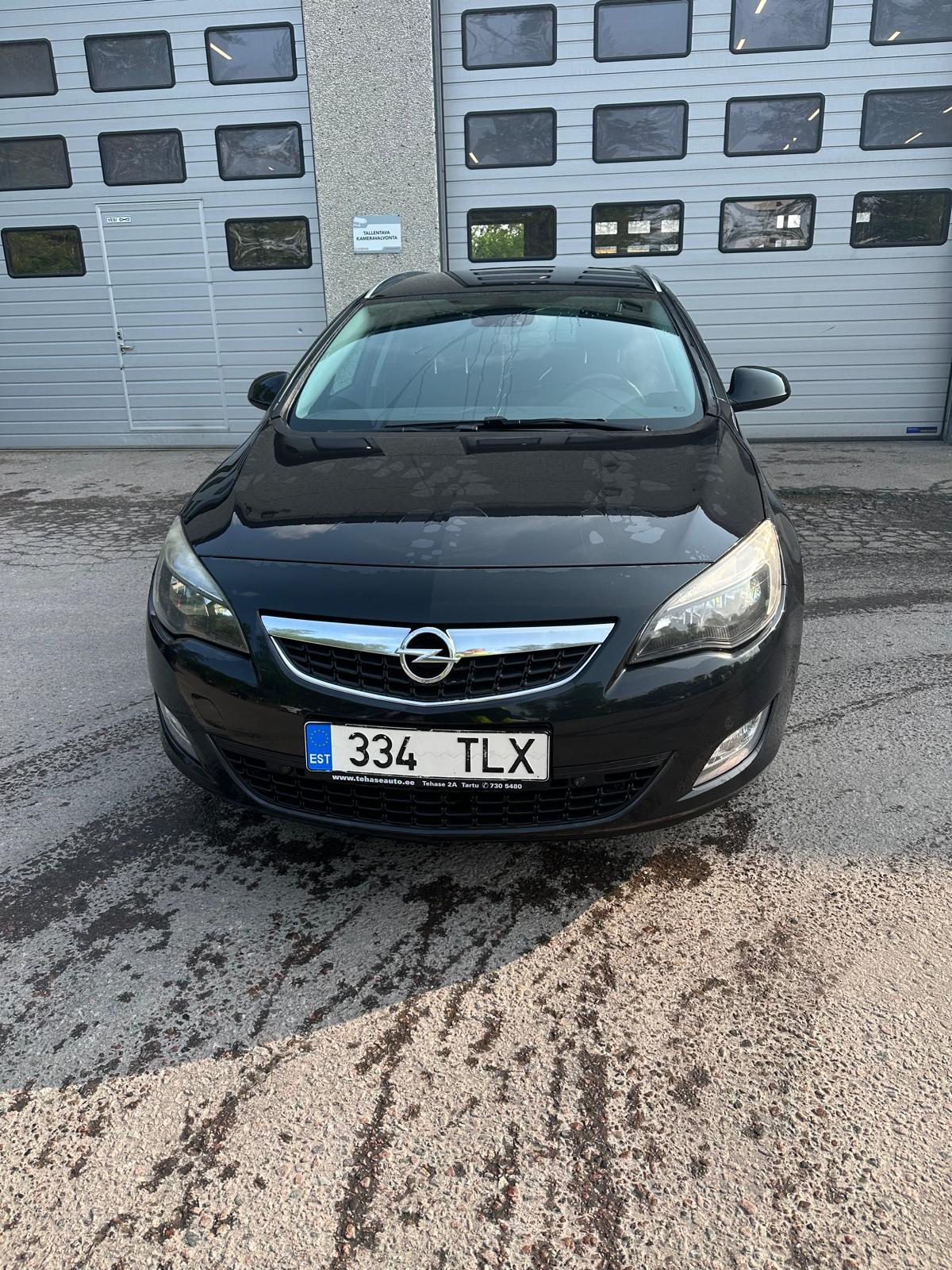 Opel Astra 2011, photo 5/9