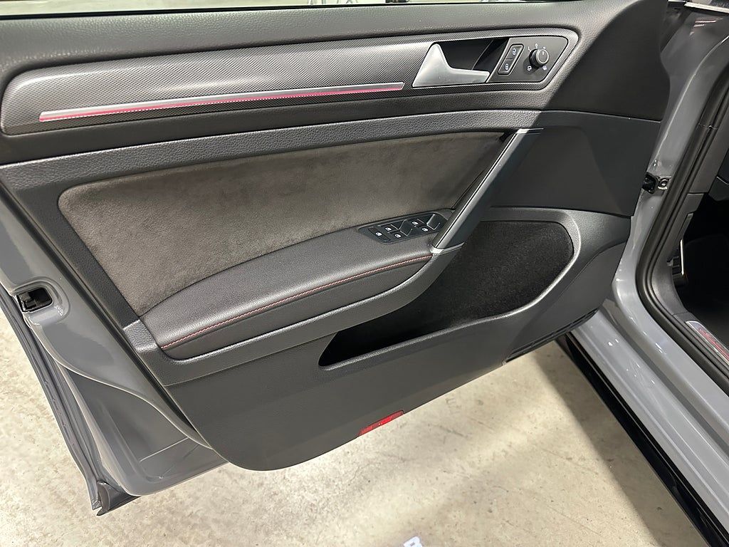 Volkswagen Golf 2019, photo 7/10