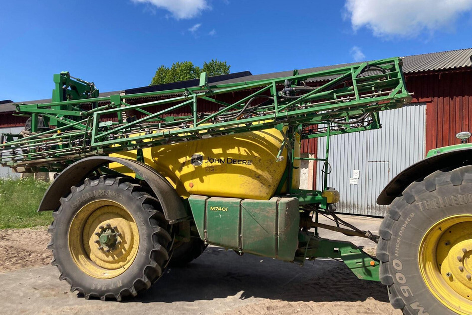 John Deere M740i