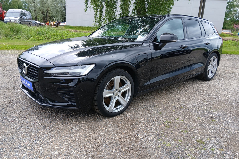 Volvo V60, 2022, 2.0, 186 kW, plug-in hybrid (petrol/electric), automatic, four-wheel drive