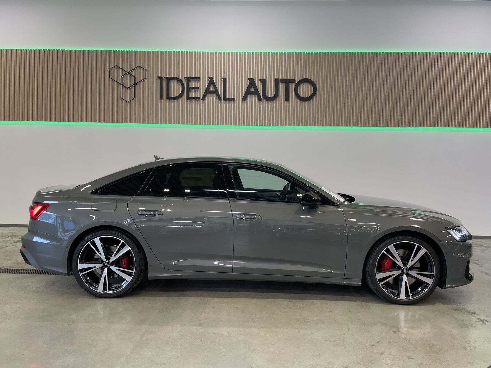 Audi A6 2024, photo 2/22