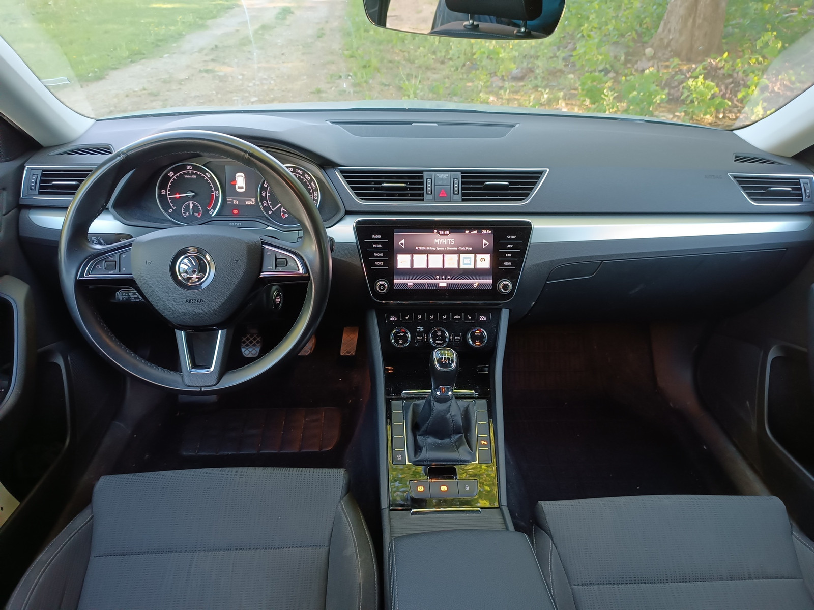 Škoda Superb 2019, photo 6/7