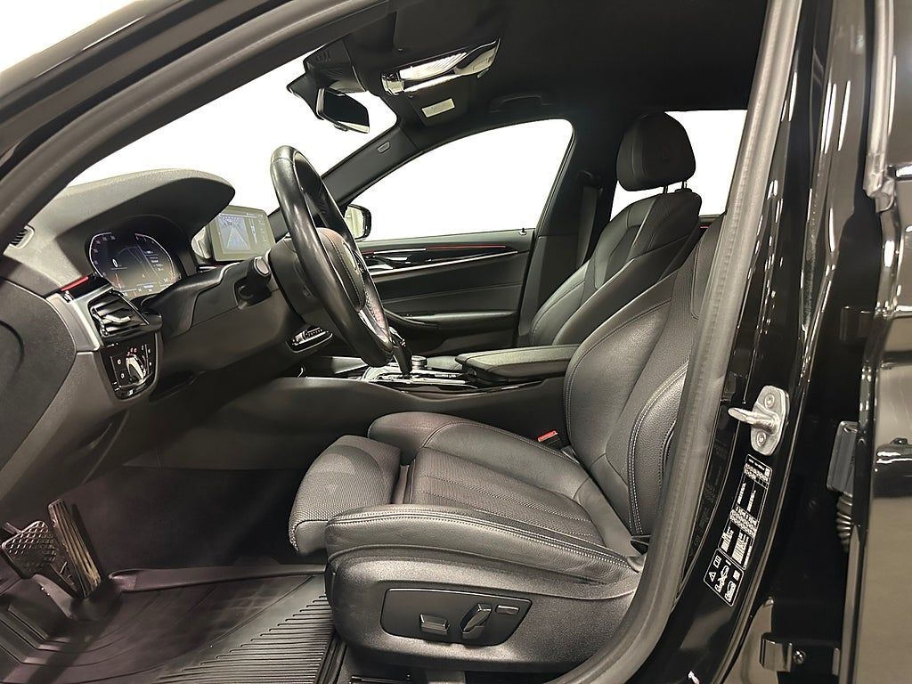 BMW 520 2020, photo 6/10