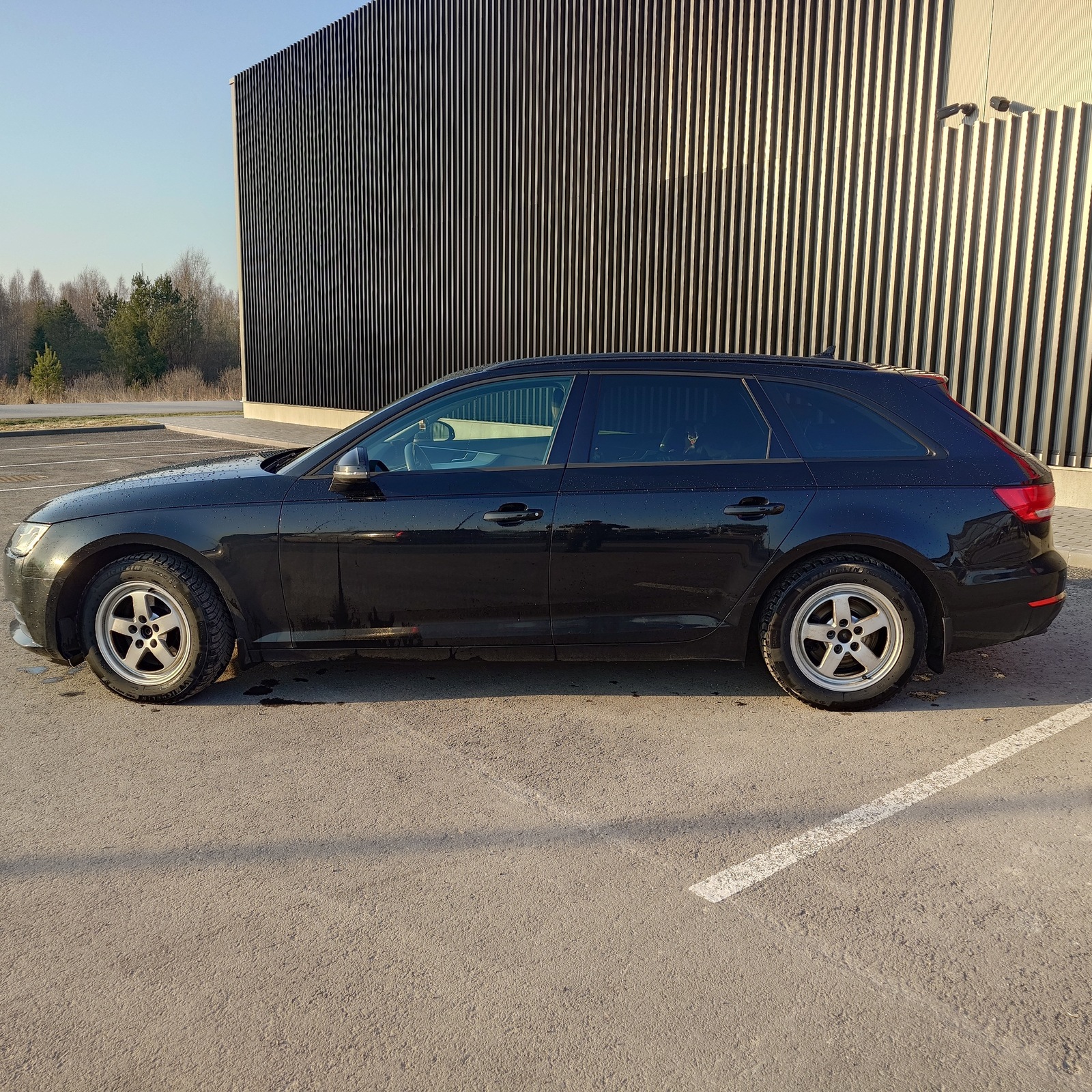 Audi A4 2018, kuva 4/11