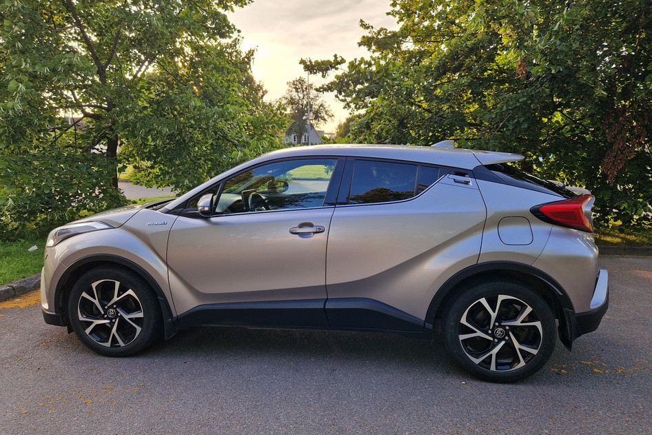 Toyota C-HR, 2019, 1.8, 72 kW, hibridas (benzinas/elektra), automatinė, priekiniai varomieji ratai