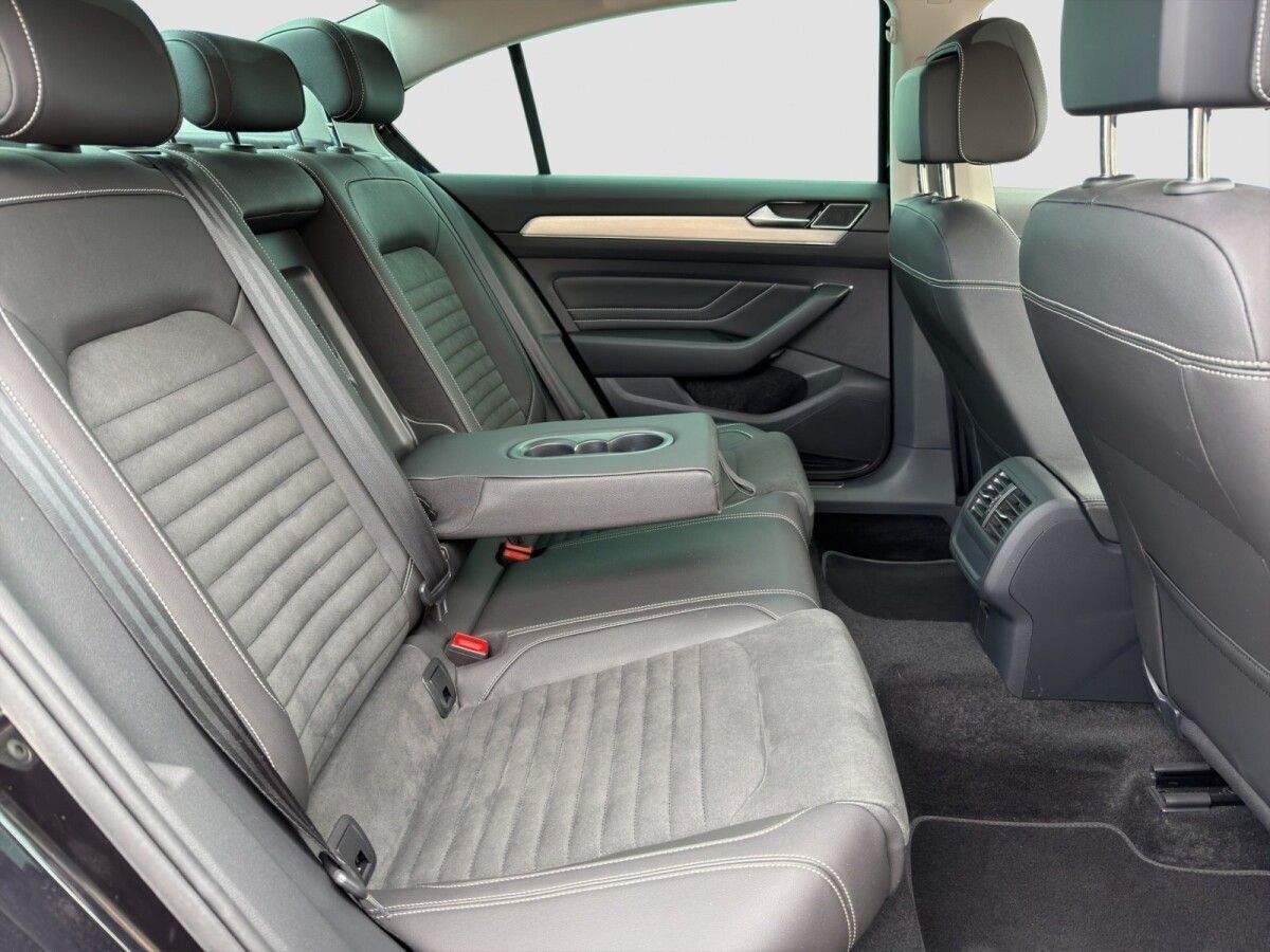 Volkswagen Passat 2021, photo 7/7