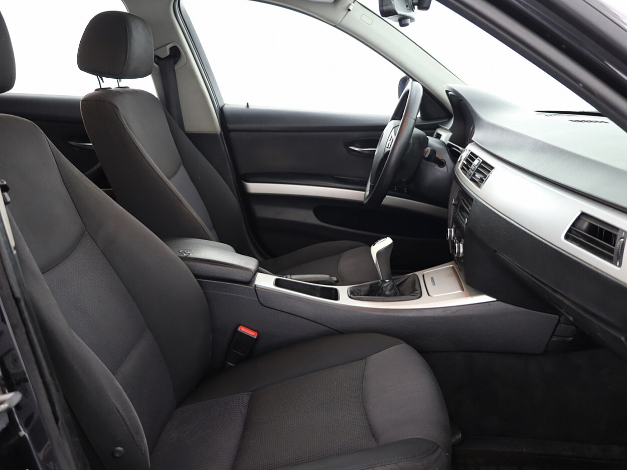 BMW 318 2011, photo 6/7