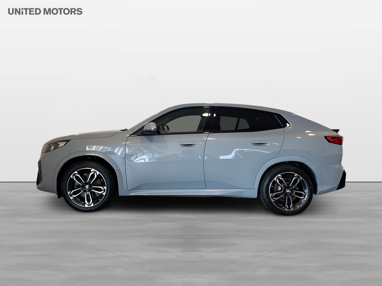 BMW iX2 2025, photo 2/21