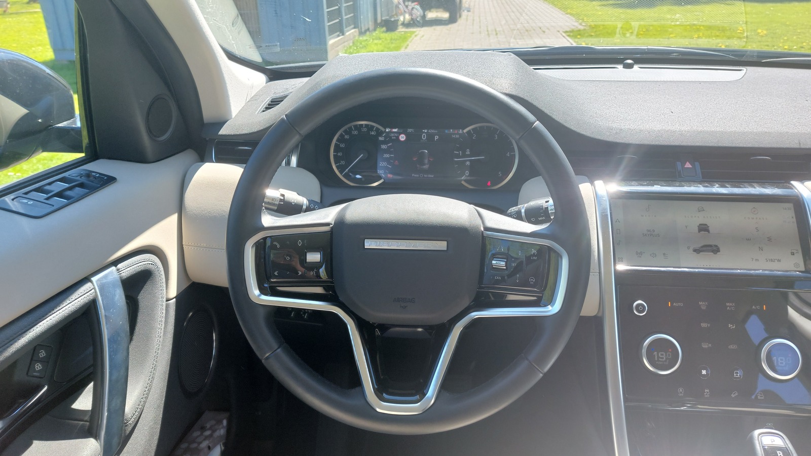 Land Rover Discovery Sport 2022, photo 2/7