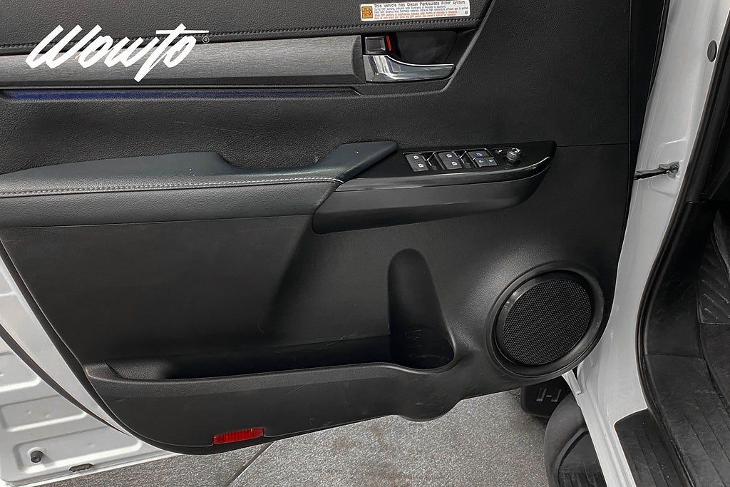 Toyota Hilux 2021, photo 7/23