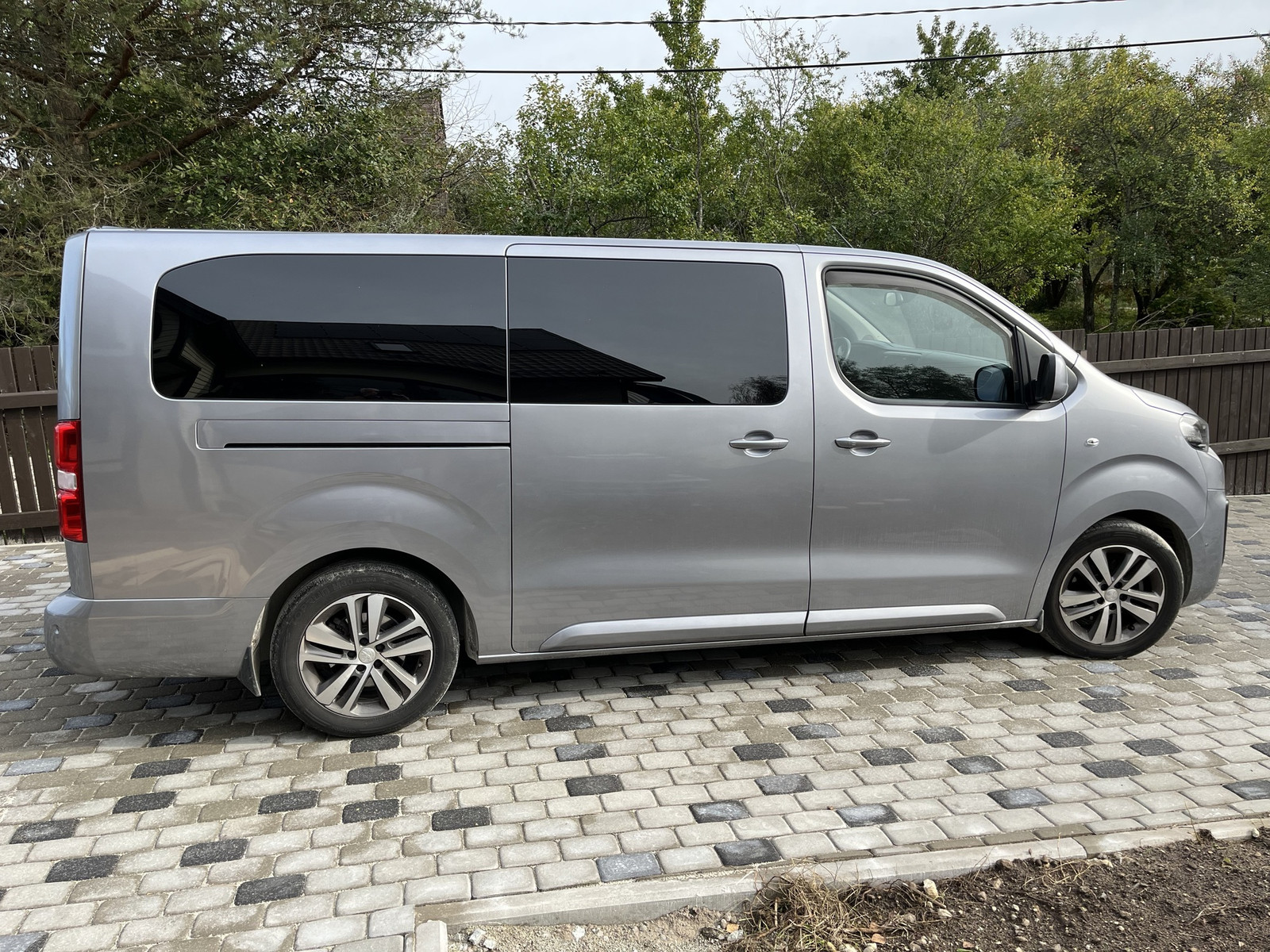 Peugeot Traveller 2021, photo 2/10