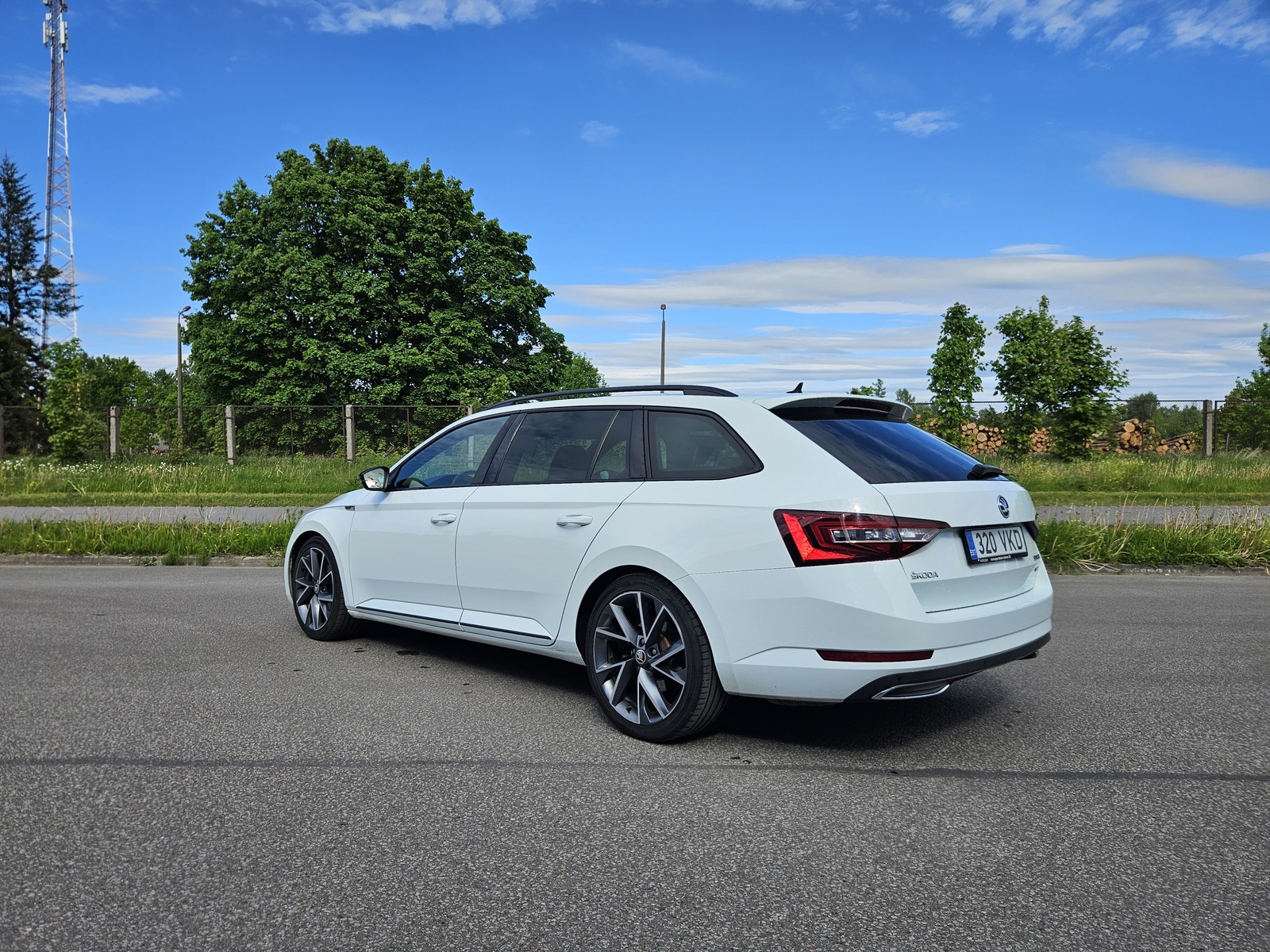 Škoda Superb 2017, photo 3/12