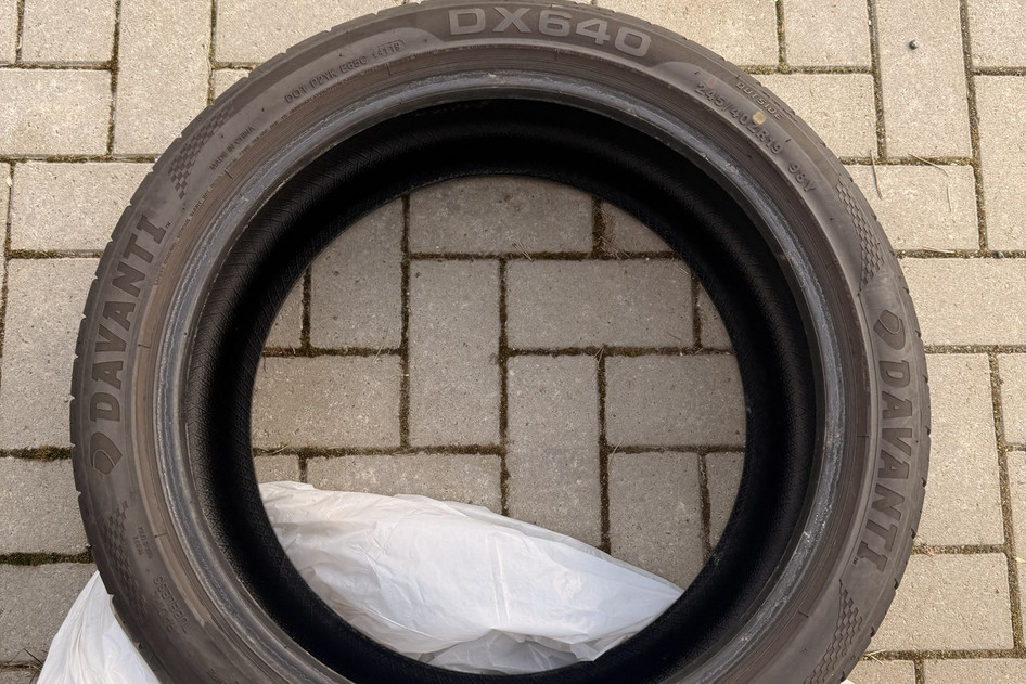 Used summer tire 245/40R19 Davanti DX640
