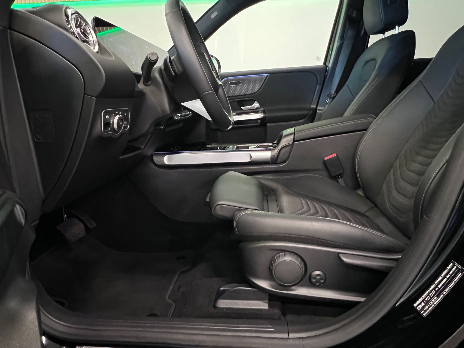 Mercedes-Benz EQB 2025, photo 7/20