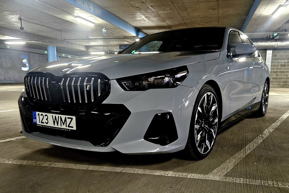 BMW i5, 2023, 250 kW, electric, automatinė, galiniai varomieji ratai