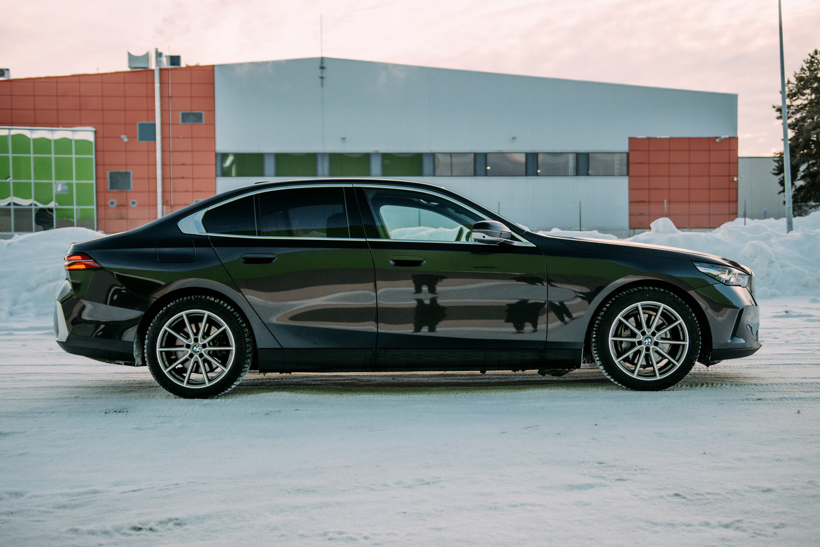 BMW i5 2023, photo 6/22