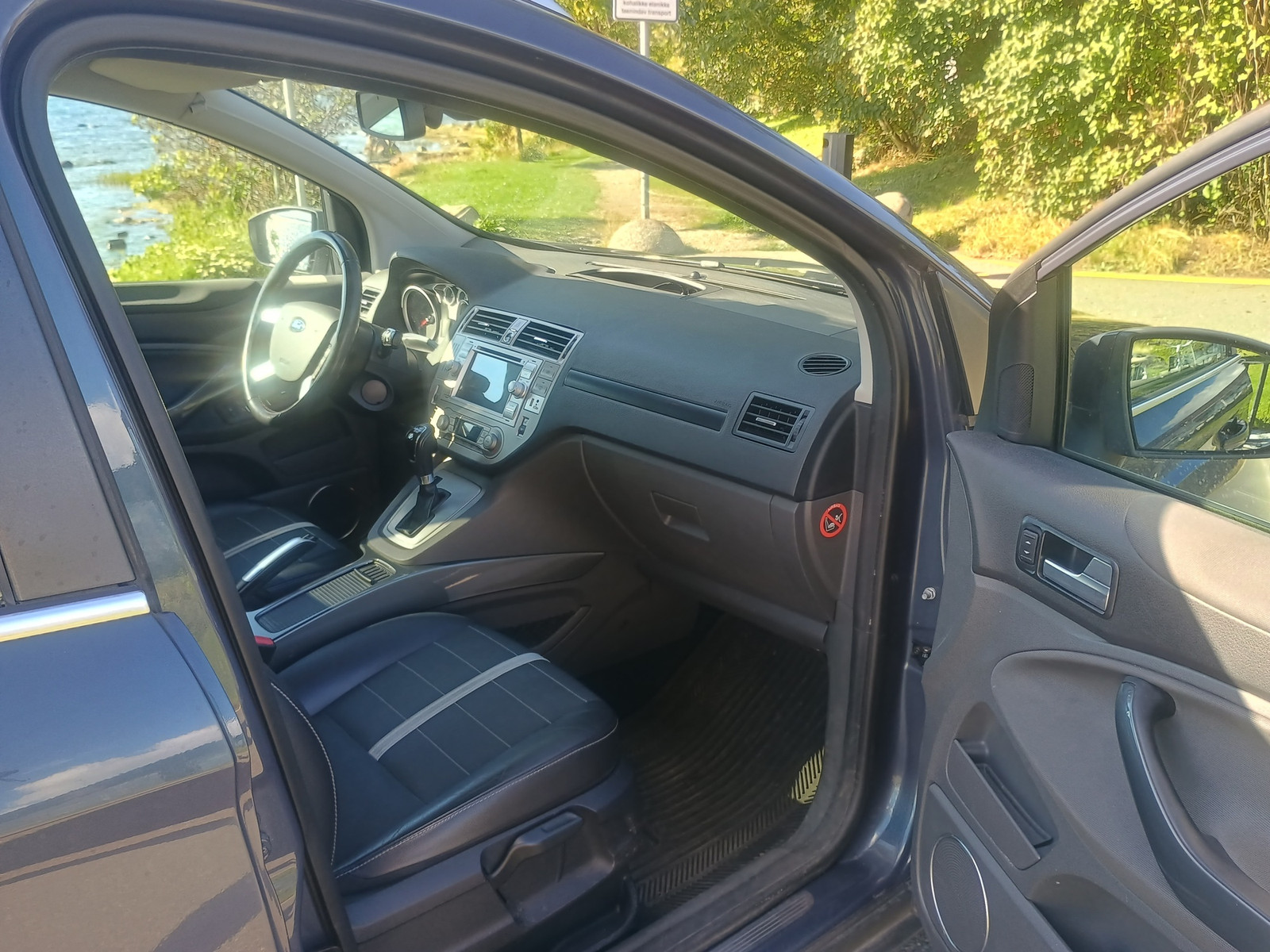 Ford Kuga 2012, photo 7/12