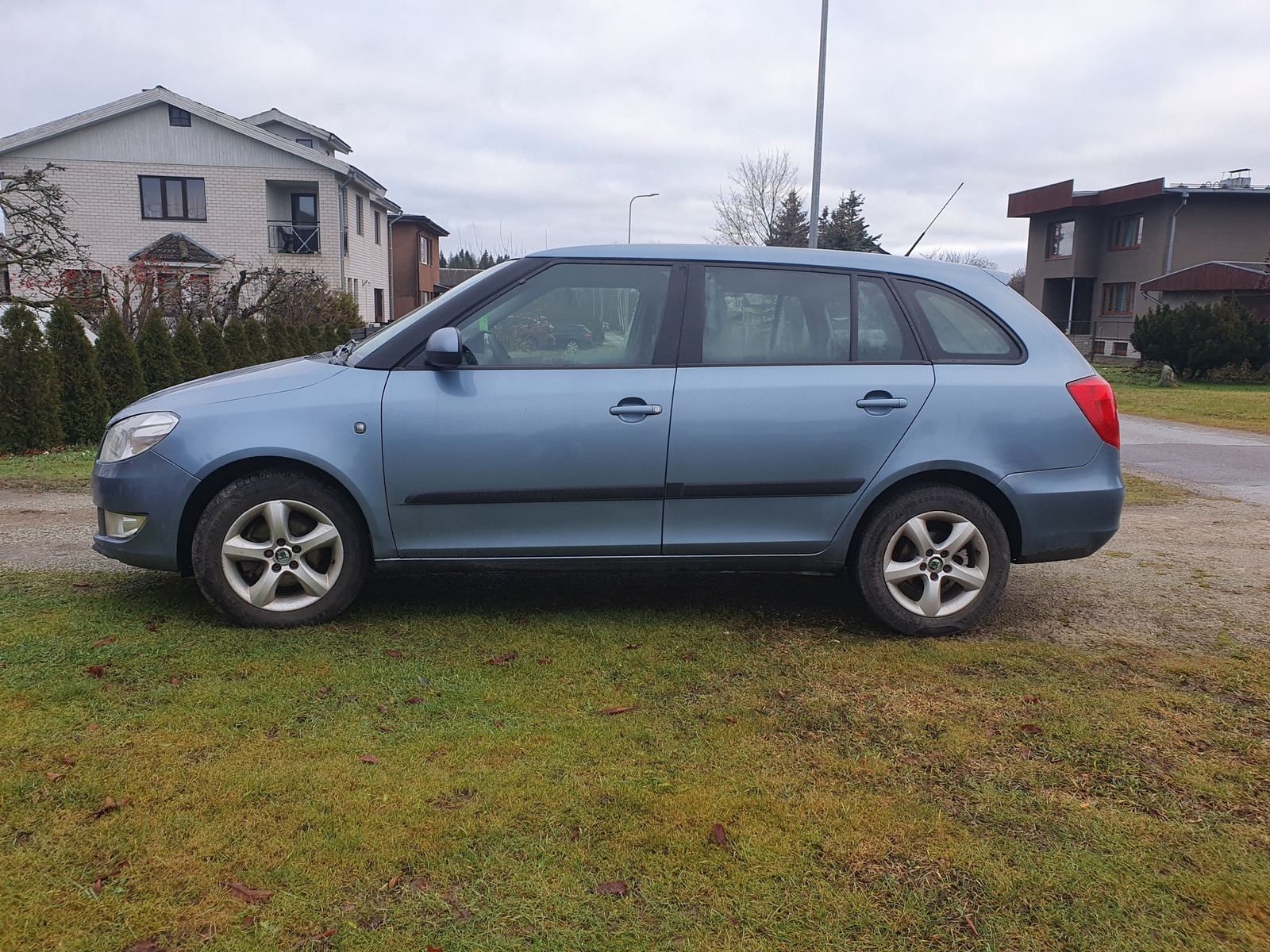 Škoda Fabia 2011, photo 2/8