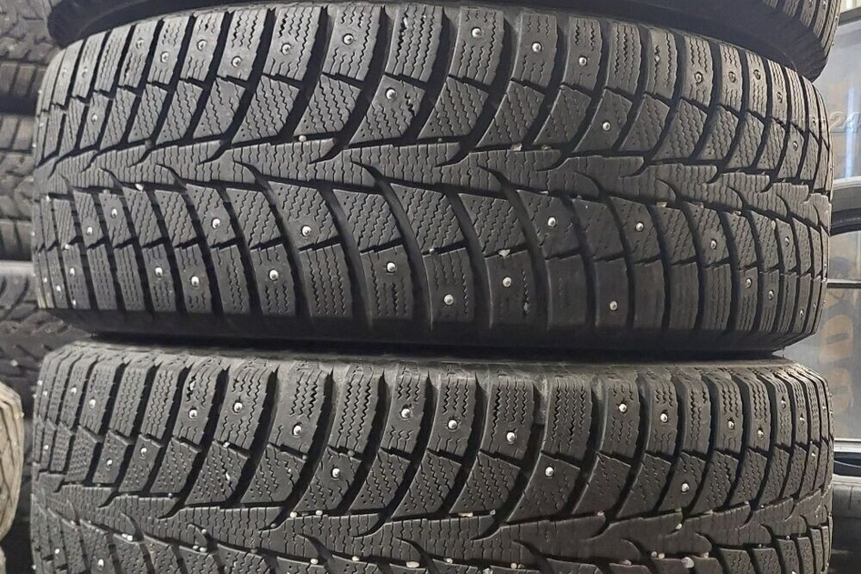 Подержанный шипованная шина 215/55R17 Laufenn I FIT ICE