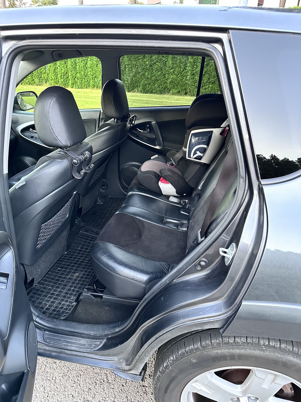 Toyota RAV4 2012, kuva 6/10