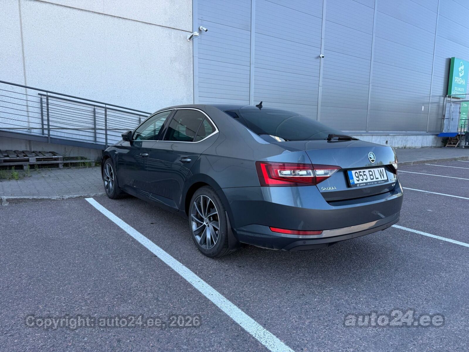 Škoda Superb 2016, photo 2/9