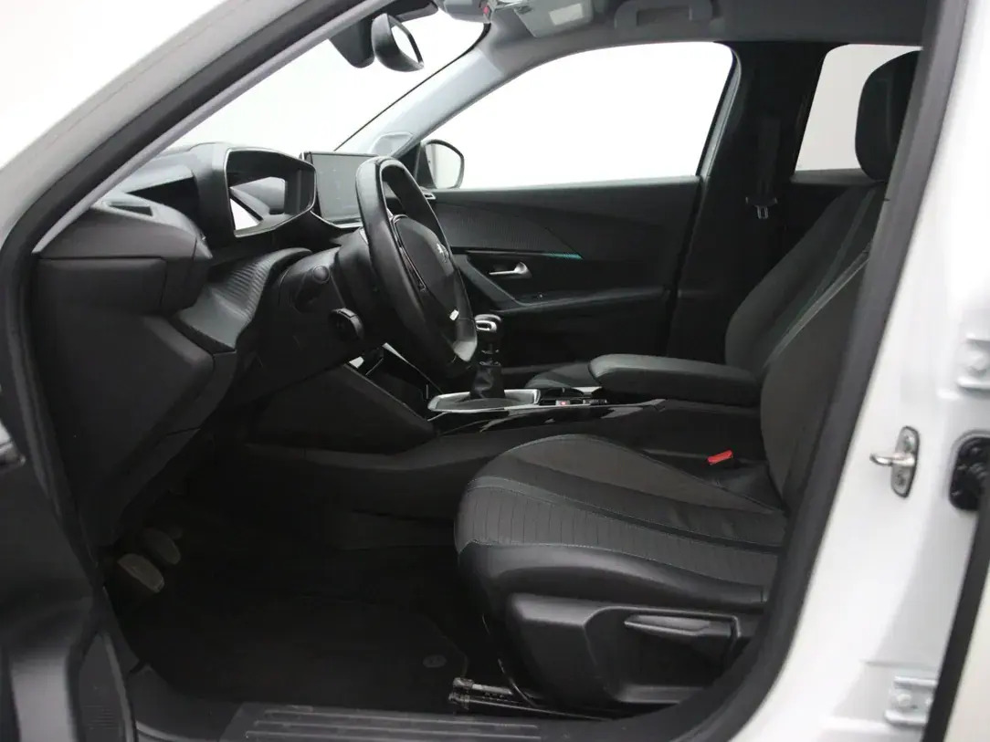 Peugeot 2008 Allure 1.5 81kW 2021, photo 4/32