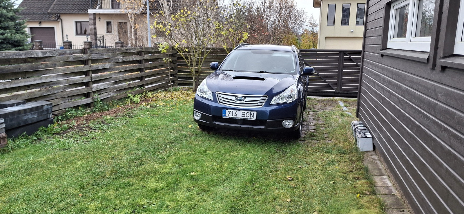 Subaru Legacy 2012, photo 2/10