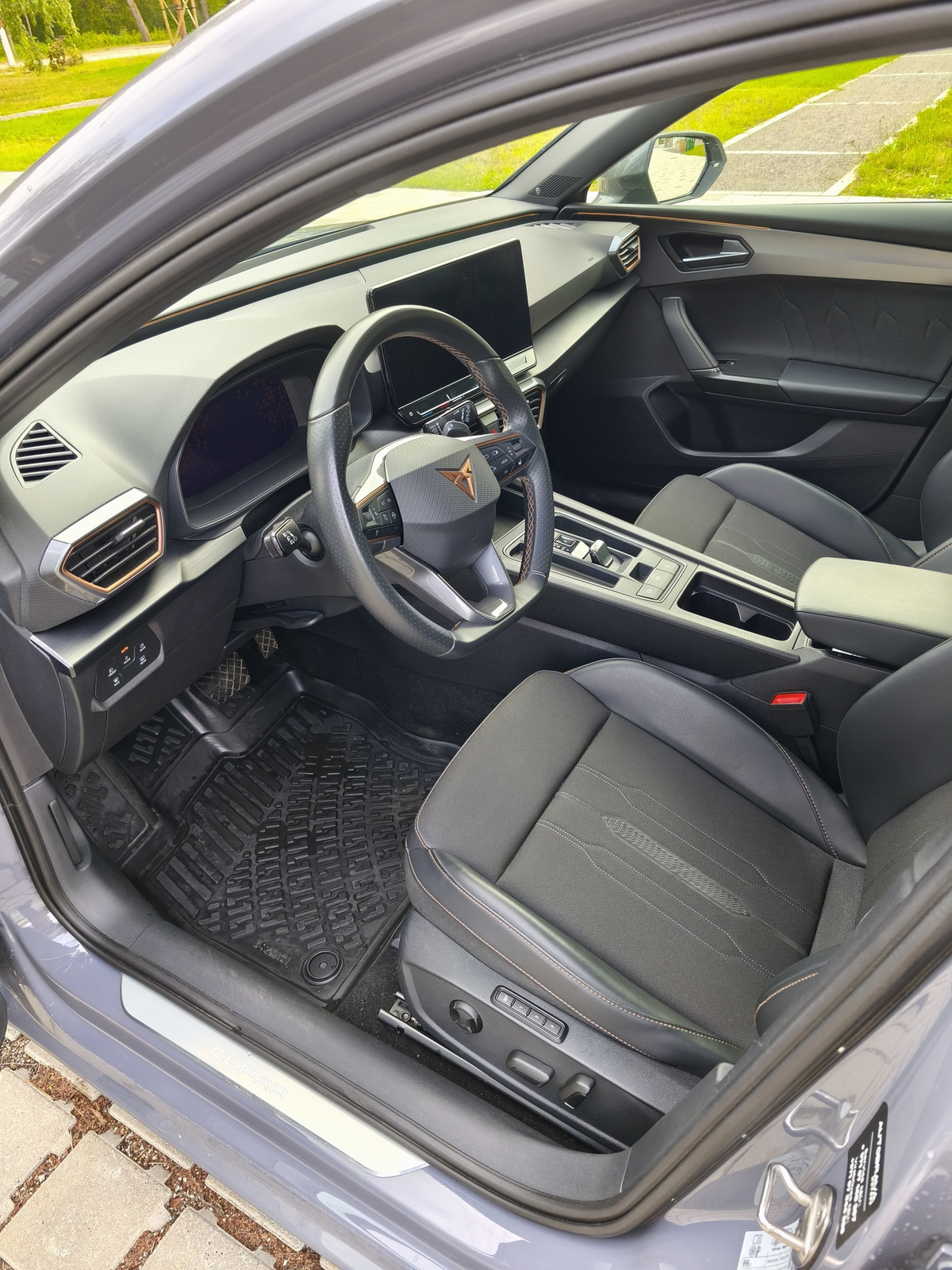 Cupra Leon 2023, photo 7/8